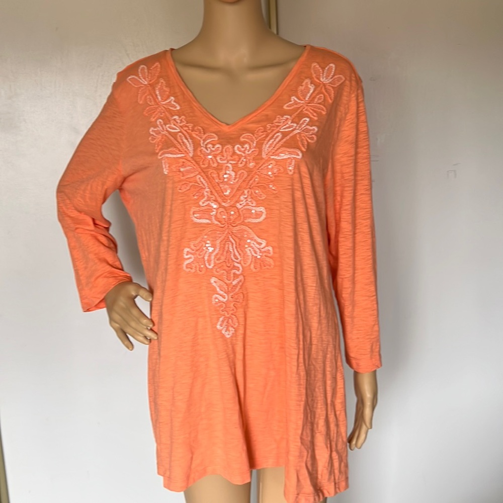 JM Collection coral embellished embroidery top. Women’s Size L